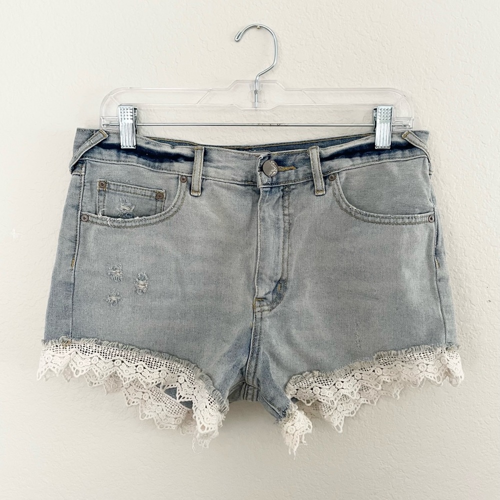 Free people lace bottom denim shorts size 29 light wash distressed mid rise jean